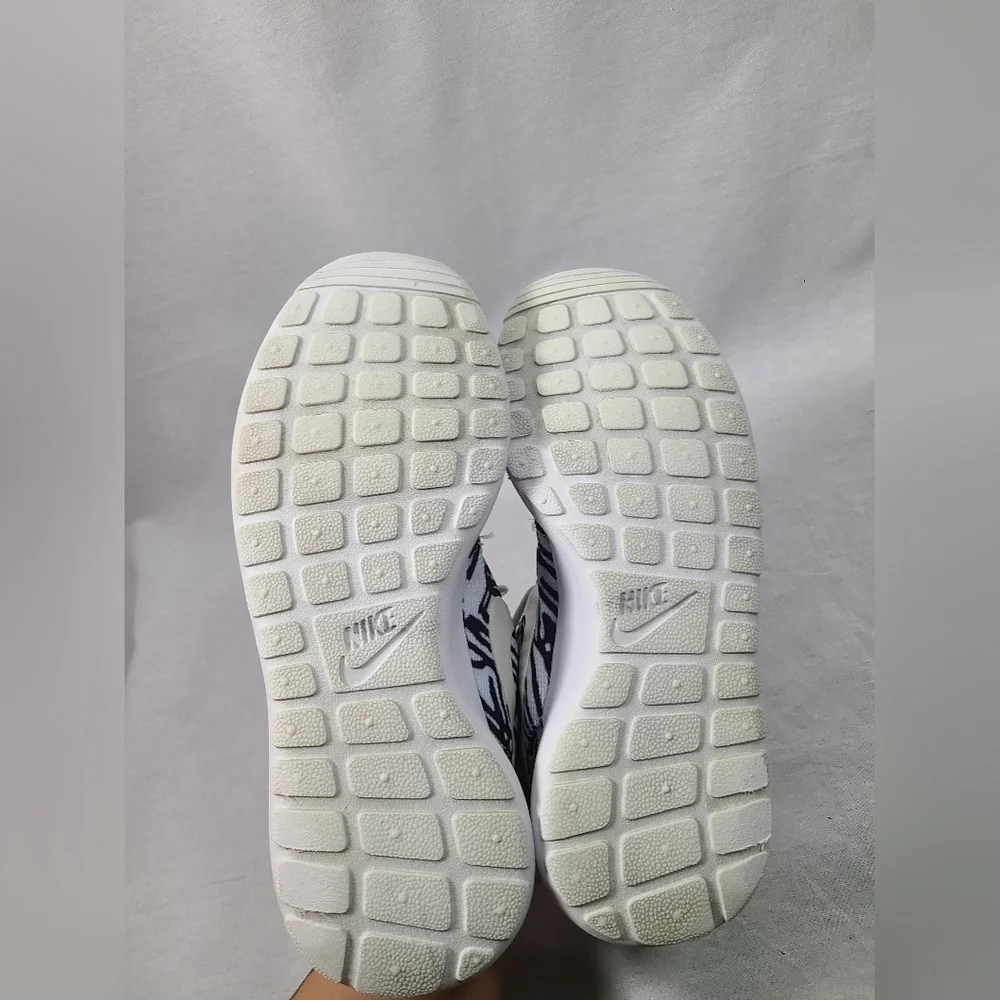 Nike Womens Roshe One 599432-110 Black Running Shoes Sneakers Size 6 - Picture 3 of 6